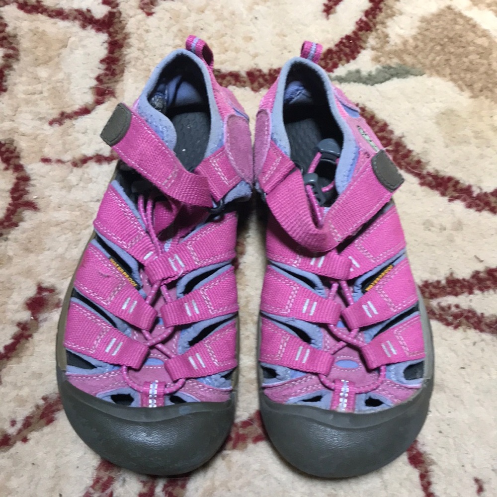 Big Girls Keen sandals size 2